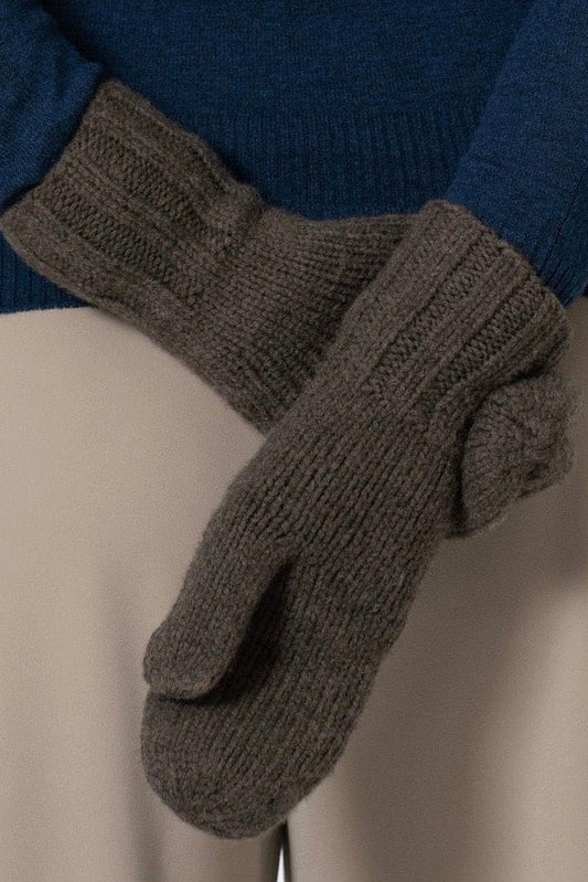 Dinadi: Cable Mittens (2 Colours)