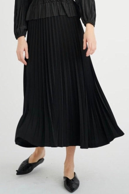 InWear: Pleated Skirt
