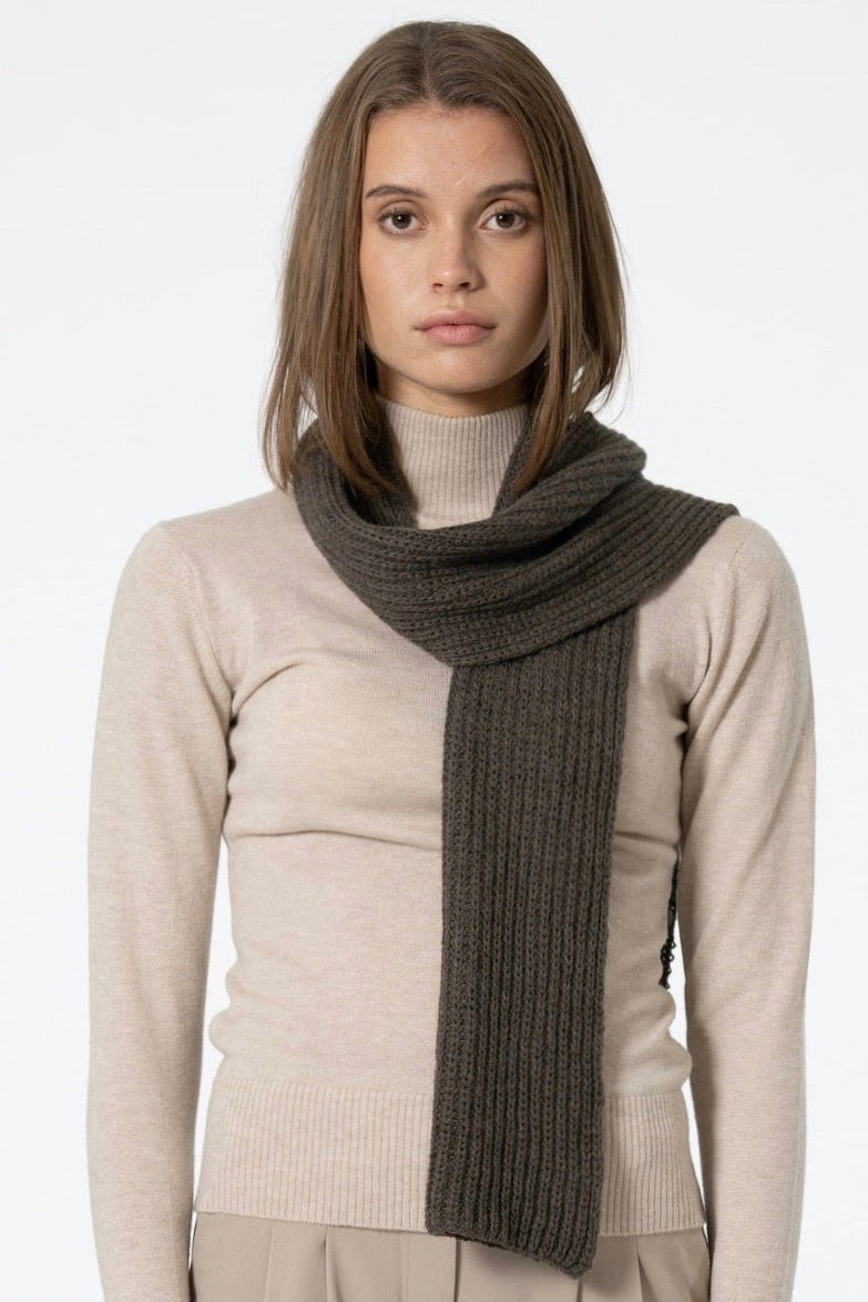 Dinadi: Handknit Rib Scarf (2 Colours)