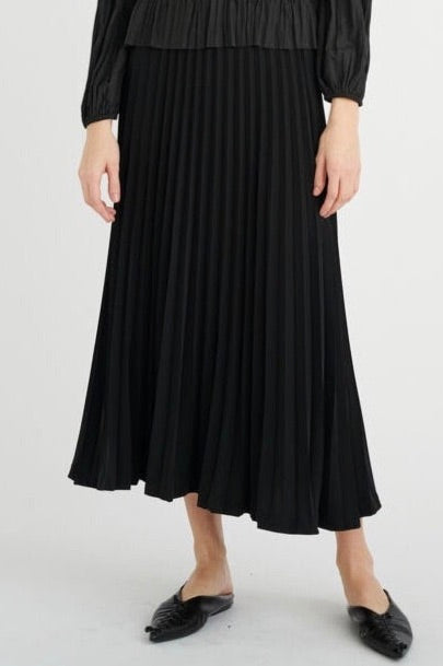InWear: Pleated Skirt