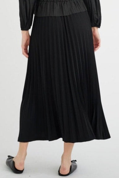 InWear: Pleated Skirt