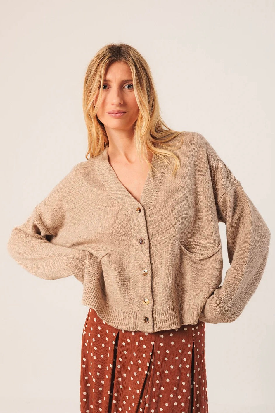Indi & Cold: Beige Cardigan