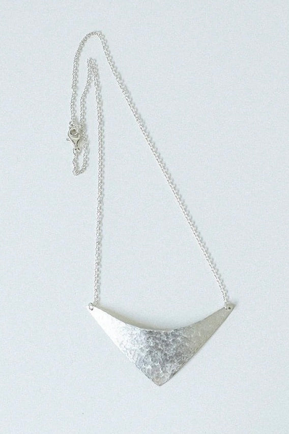 Enarmoured: Shield Necklace Silver