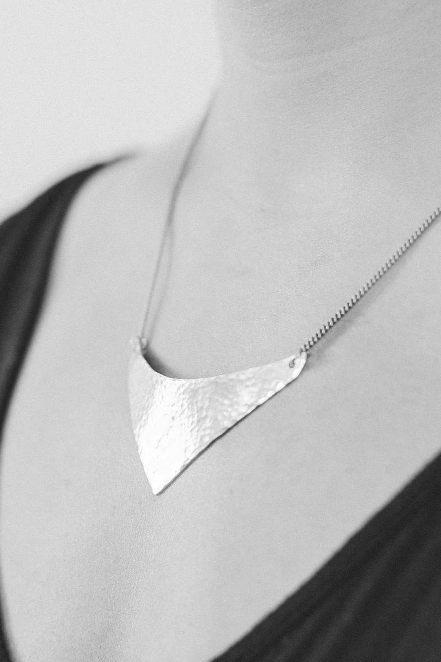 Enarmoured: Shield Necklace Silver