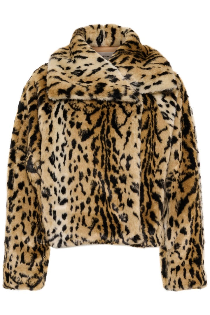 InWear: Leopard Bomber