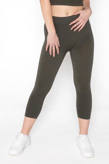 C'est Moi: 3/4 Bamboo Leggings (6 Colours)