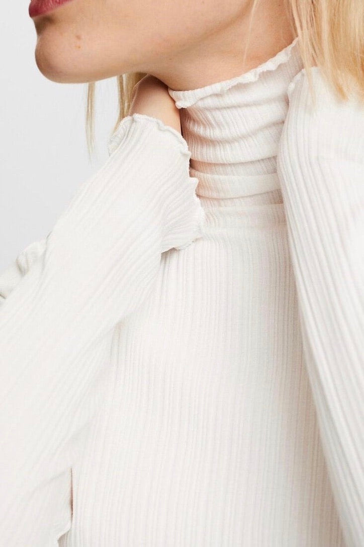 Esprit: Lettuce Edge Turtleneck (2 Colours) – Erietta Boutique