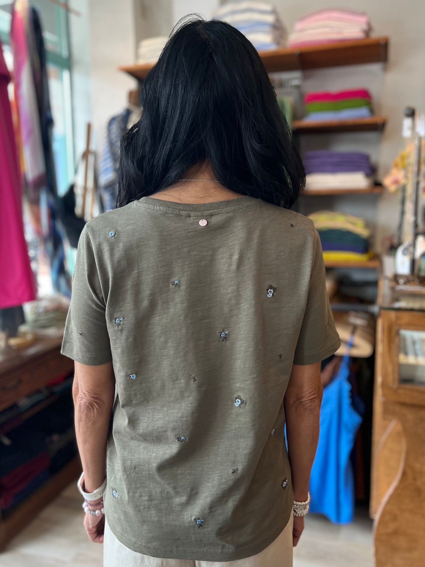 Numph: Nukasandra Tee