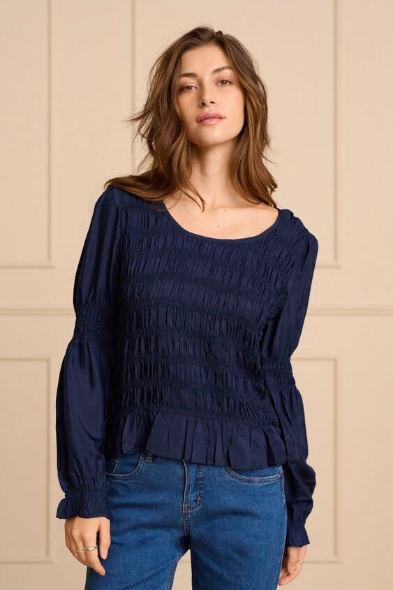 Cream: Henva Scoop Neck