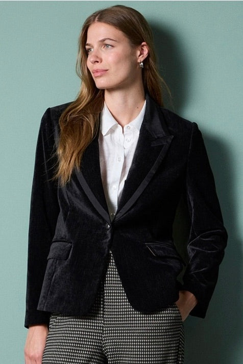 Surkana: Black Velvet Blazer
